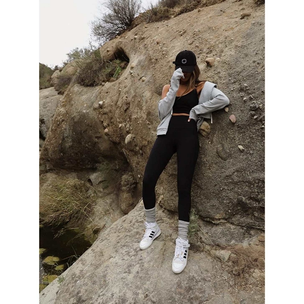 Bandier x Sincerely Jules The Meadow Legging in Black - Picture 6 of 10